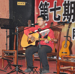 何浩宁 民谣吉他弹唱《星座书上》
