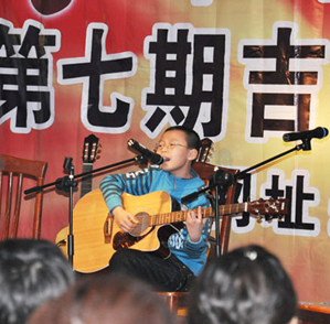 杨泽鑫 民谣吉他弹唱《大海》